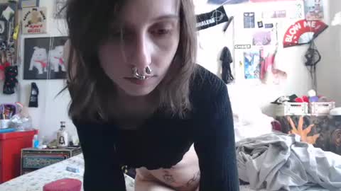 Snapshot of devilg1rl chatting on January 2025 10:06:01 PM poutyangel online show from January 2025 10:06:01 PM