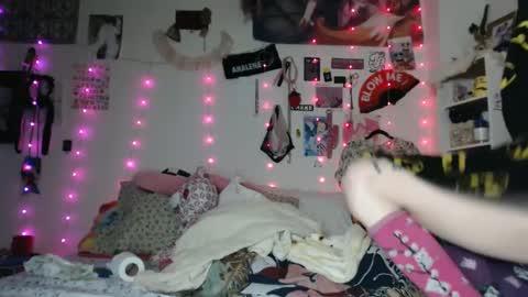 Snapshot of devilg1rl chatting on February 2025 12:48:02 PM poutyangel online show from February 2025 12:48:02 PM