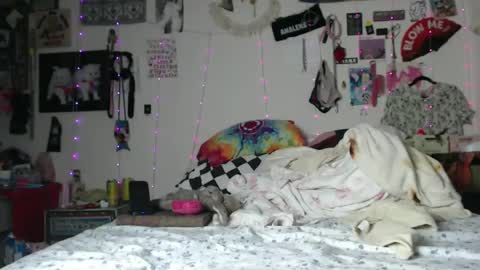 Snapshot of devilg1rl chatting on February 2025 02:58:02 AM poutyangel online show from February 2025 02:58:02 AM