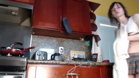 Snapshot of devilg1rl chatting on September 2025 10:37:01 PM poutyangel online show from September 2025 10:37:01 PM