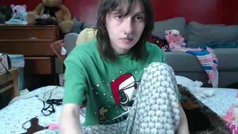 Snapshot of devilg1rl chatting on September 2025 08:47:01 PM poutyangel online show from September 2025 08:47:01 PM