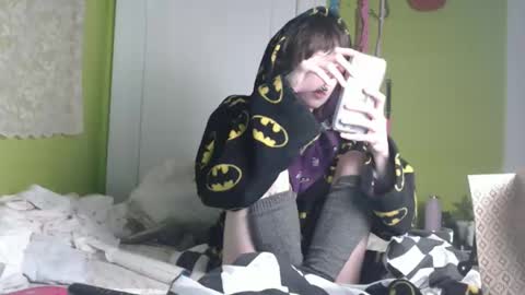 Snapshot of devilg1rl chatting on November 2025 02:05:02 PM poutyangel online show from November 2025 02:05:02 PM