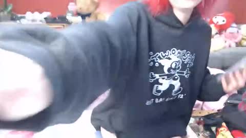 Snapshot of devilg1rl chatting on December 2025 10:38:02 PM poutyangel online show from December 2025 10:38:02 PM