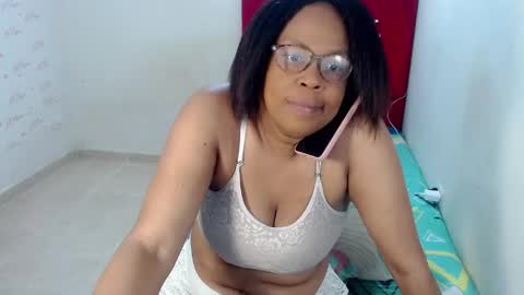 Snapshot of devorasexy2 chatting on April 2026 11:17:01 AM Devora.. online show from April 2026 11:17:01 AM