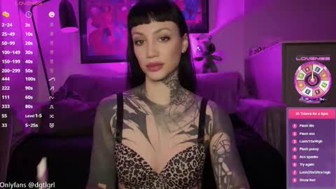 dgtlgrl online show from October 2025 02:24:02 PM