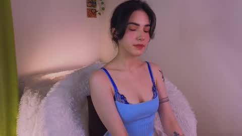 Snapshot of di_moon_ chatting on November 2025 02:43:02 PM Diana online show from November 2025 02:43:02 PM