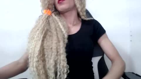 diabla_sexy22cm online show from December 2025 12:58:02 PM