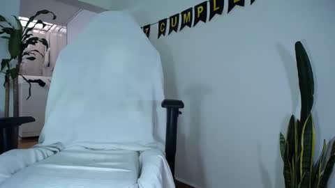 Snapshot of diamond_black00 chatting on December 2024 05:51:01 PM MaSSimo online show from December 2024 05:51:01 PM