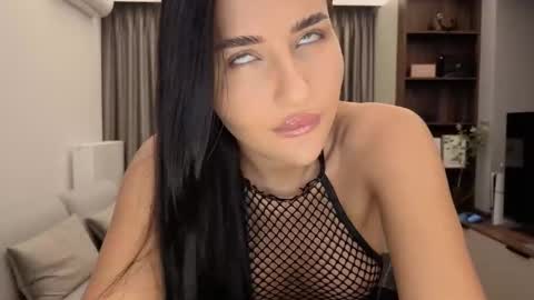 Iris online show from October 2025 07:44:02 PM