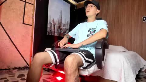 diamondss_1 online show from May 2026 09:43:01 PM