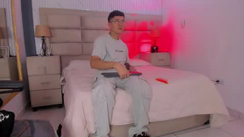 diamondss_1 online show from May 2026 09:13:01 PM