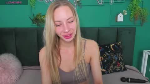 Diana  online show from September 2025 01:44:02 AM