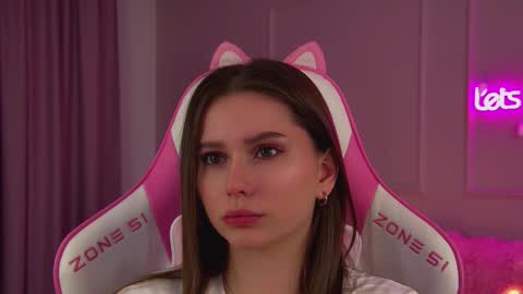 Snapshot of dianabecker chatting on December 2025 06:25:02 PM Diana online show from December 2025 06:25:02 PM