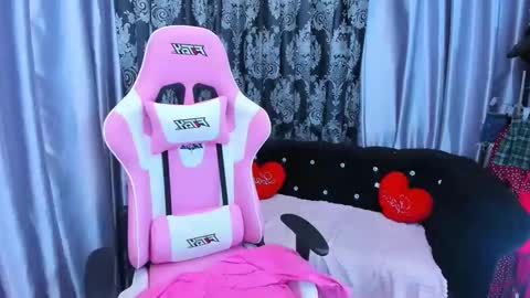 Snapshot of dianna_milton chatting on February 2025 07:01:02 AM Dianna online show from February 2025 07:01:02 AM