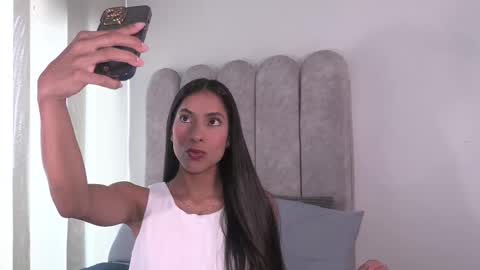 Melania   -    online show from February 2025 09:06:01 PM