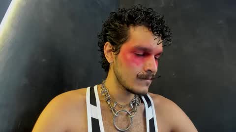 diemond_latinx98 online show from December 2025 06:36:01 PM