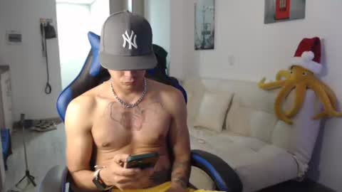 Snapshot of dilanxxx8888 chatting on December 2025 12:16:01 AM dilanxxx8888 online show from December 2025 12:16:01 AM