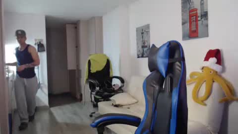 Snapshot of dilanxxx8888 chatting on December 2025 03:45:02 AM dilanxxx8888 online show from December 2025 03:45:02 AM