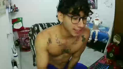 Snapshot of dillom420 chatting on December 2025 08:59:01 PM dillom420 online show from December 2025 08:59:01 PM