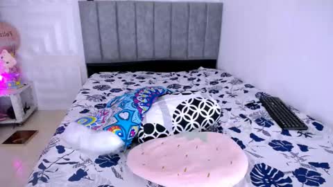 DINA online show from February 2025 07:44:01 PM