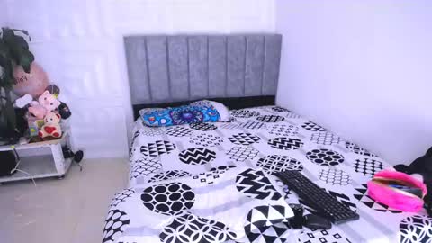 DINA online show from February 2025 05:15:02 PM