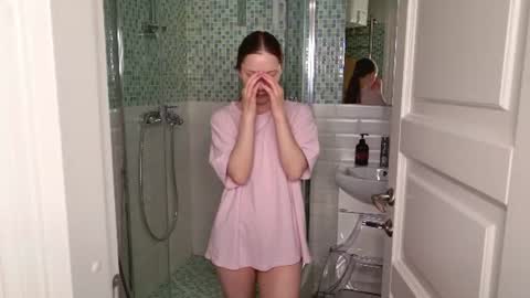Snapshot of dina_peach chatting on June 2026 06:58:02 AM Dina online show from June 2026 06:58:02 AM