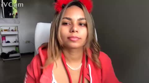 diosadeluniverso_ online show from October 2025 06:20:02 PM