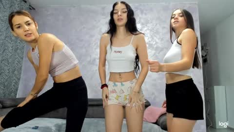 Snapshot of dirtygirls99 chatting on September 2025 11:15:02 PM Gyna Josie online show from September 2025 11:15:02 PM