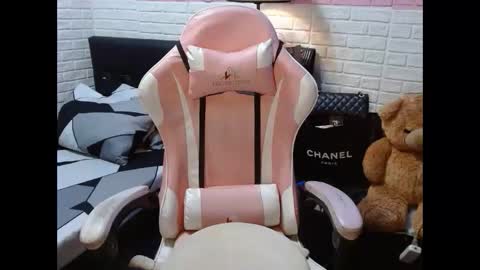 Snapshot of dirtylexa31 chatting on January 2025 01:58:01 PM LEXA online show from January 2025 01:58:01 PM