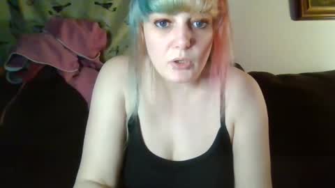 Snapshot of dirtyxhippie21 chatting on January 2026 03:22:02 AM Crystal online show from January 2026 03:22:02 AM