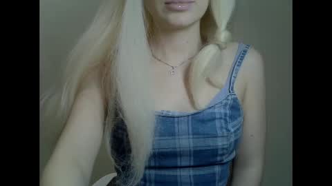 Snapshot of ditamilton chatting on January 2025 08:32:01 PM DitaMilton online show from January 2025 08:32:01 PM