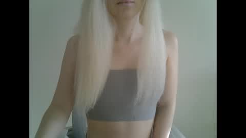 Snapshot of ditamilton chatting on February 2025 12:42:01 PM DitaMilton online show from February 2025 12:42:01 PM