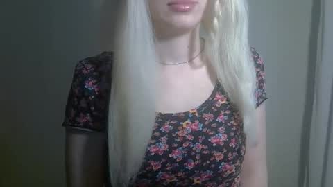 Snapshot of ditamilton chatting on September 2025 01:45:02 PM DitaMilton online show from September 2025 01:45:02 PM