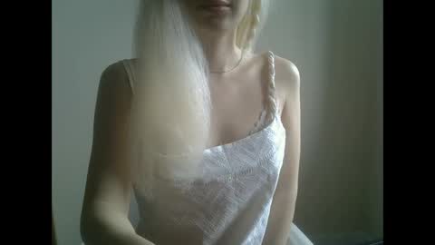 Snapshot of ditamilton chatting on September 2025 11:12:02 AM DitaMilton online show from September 2025 11:12:02 AM