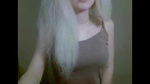 Snapshot of ditamilton chatting on October 2025 06:47:01 PM DitaMilton online show from October 2025 06:47:01 PM