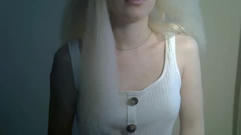 Snapshot of ditamilton chatting on November 2025 10:39:02 AM DitaMilton online show from November 2025 10:39:02 AM