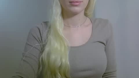 Snapshot of ditamilton chatting on November 2025 10:04:02 PM DitaMilton online show from November 2025 10:04:02 PM