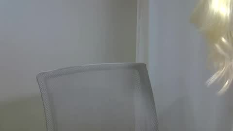 Snapshot of ditamilton chatting on November 2025 10:31:02 PM DitaMilton online show from November 2025 10:31:02 PM