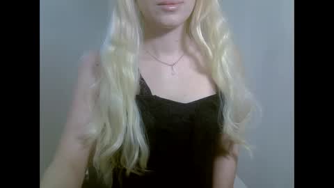 Snapshot of ditamilton chatting on November 2025 08:40:01 PM DitaMilton online show from November 2025 08:40:01 PM