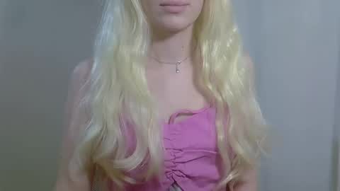 Snapshot of ditamilton chatting on November 2025 08:52:02 PM DitaMilton online show from November 2025 08:52:02 PM