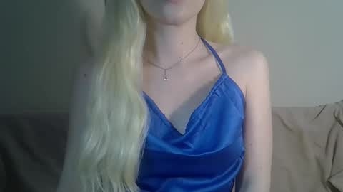 Snapshot of ditamilton chatting on December 2025 08:24:02 PM DitaMilton online show from December 2025 08:24:02 PM