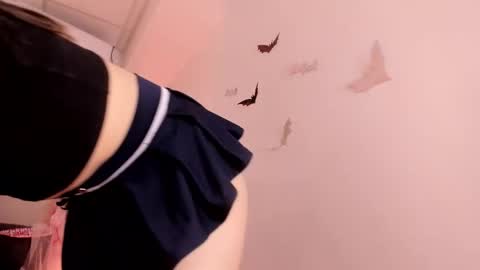 Snapshot of divine_madness chatting on October 2025 06:32:02 AM AKITA MEW MEW Follow online show from October 2025 06:32:02 AM