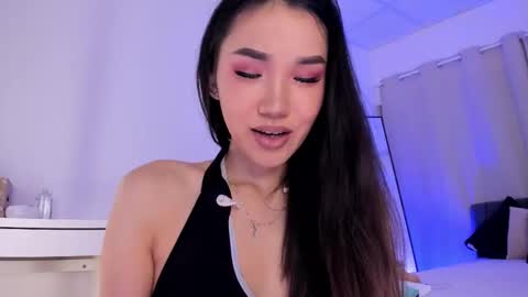 Snapshot of divine_madness chatting on November 2025 07:30:01 AM AKITA MEW MEW Follow online show from November 2025 07:30:01 AM