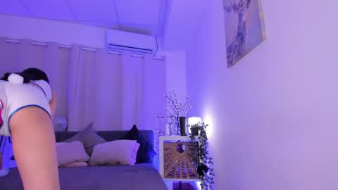 Snapshot of divine_madness chatting on May 2026 06:19:02 AM AKITA MEW MEW Follow online show from May 2026 06:19:02 AM