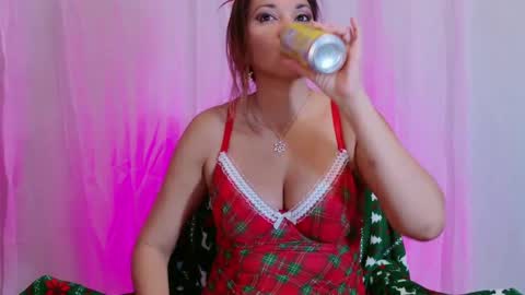 Snapshot of divinelynn chatting on December 2024 06:56:02 PM DivineLynn online show from December 2024 06:56:02 PM