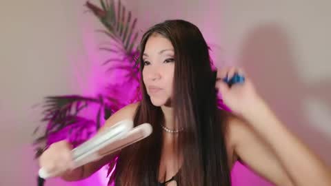 DivineLynn online show from May 2026 03:17:01 PM