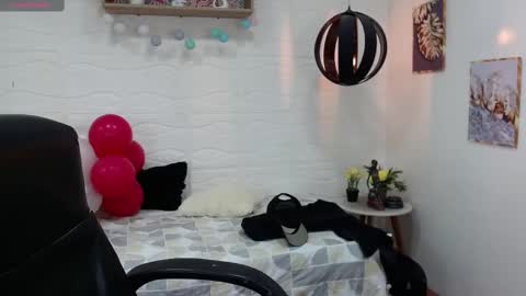 Snapshot of dmitrisanders1 chatting on February 2025 07:39:01 PM Maybe in pvt online show from February 2025 07:39:01 PM