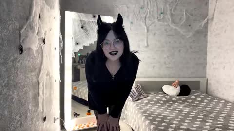 Annie PVT IS OPEN online show from October 2025 09:10:02 PM