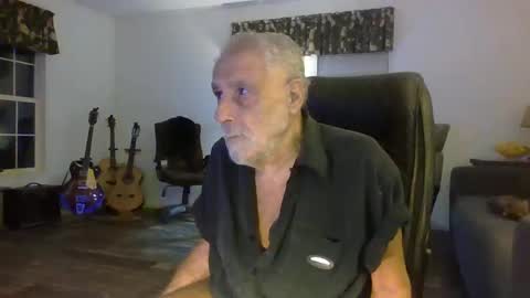 Snapshot of dogluc7 chatting on December 2024 05:49:02 AM dogluc7 online show from December 2024 05:49:02 AM