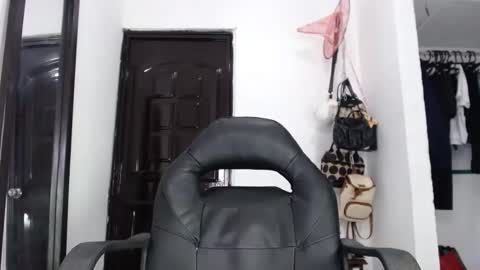 doll_dollys_ online show from January 2025 08:21:01 PM